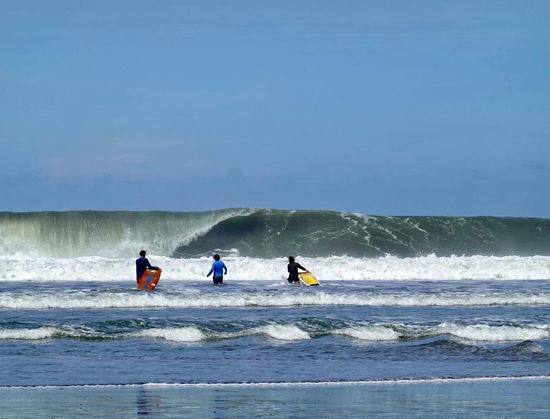 Miguel Surf Camp Hotel Quepos Exterior photo